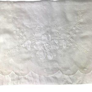 Vtg Sheer White Floral Table Runner Spring Embroidered Home Decor 33" x 13.5"